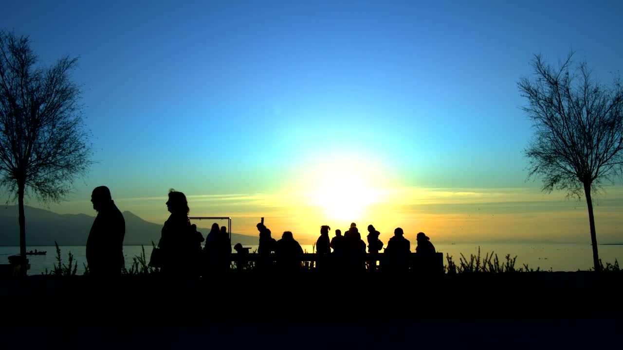 Free Stock Video Silhouettes Of People At Sunset On The Beach Live Wallpaper - Free Download