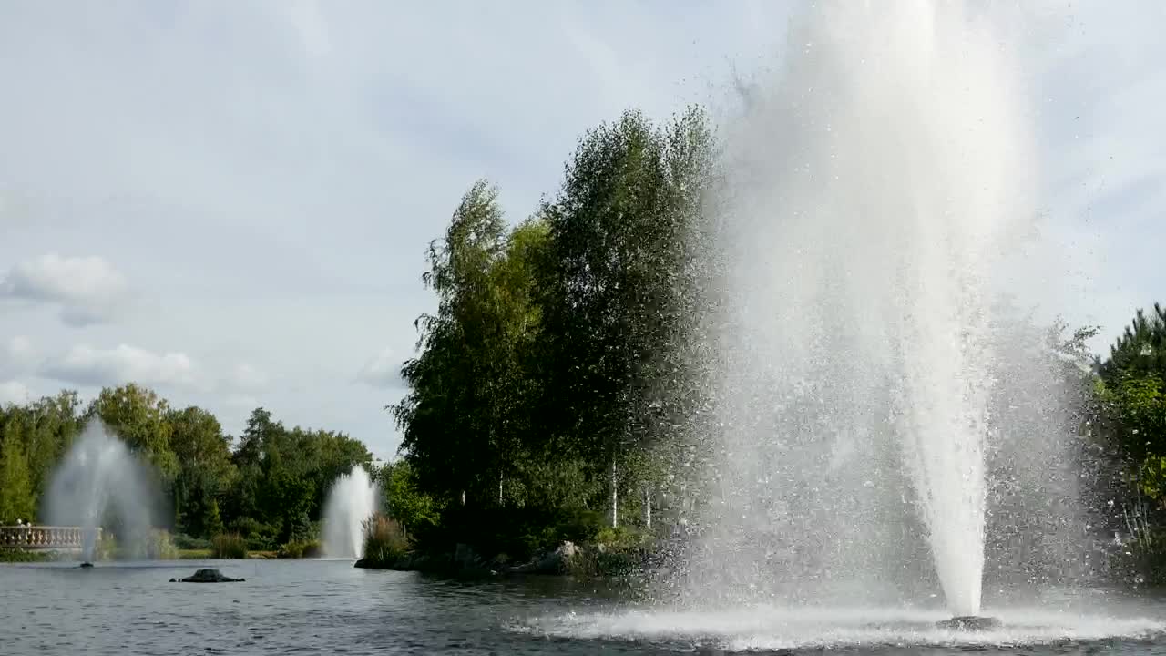 Stock Video Fountains In The Lake Live Wallpaper For PC - Free Download