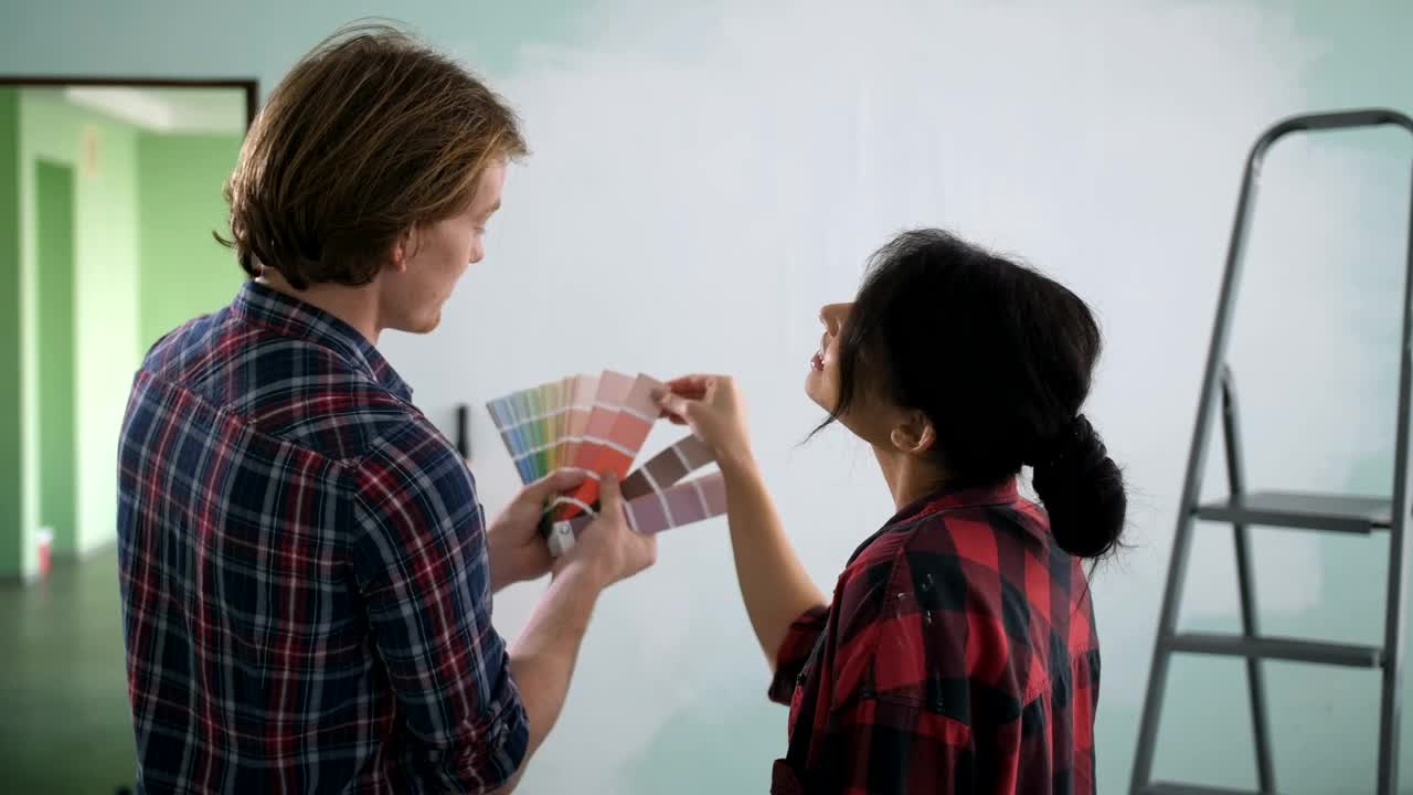 Video Stock Choosing Paint Colors Live Wallpaper For PC - Free Download