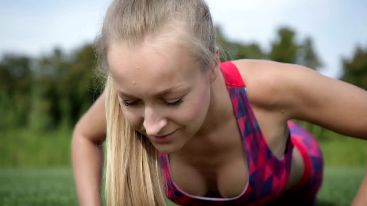 Free Stock Video Woman Doing Push Ups Close Up Shot Live Wallpaper - Free Download
