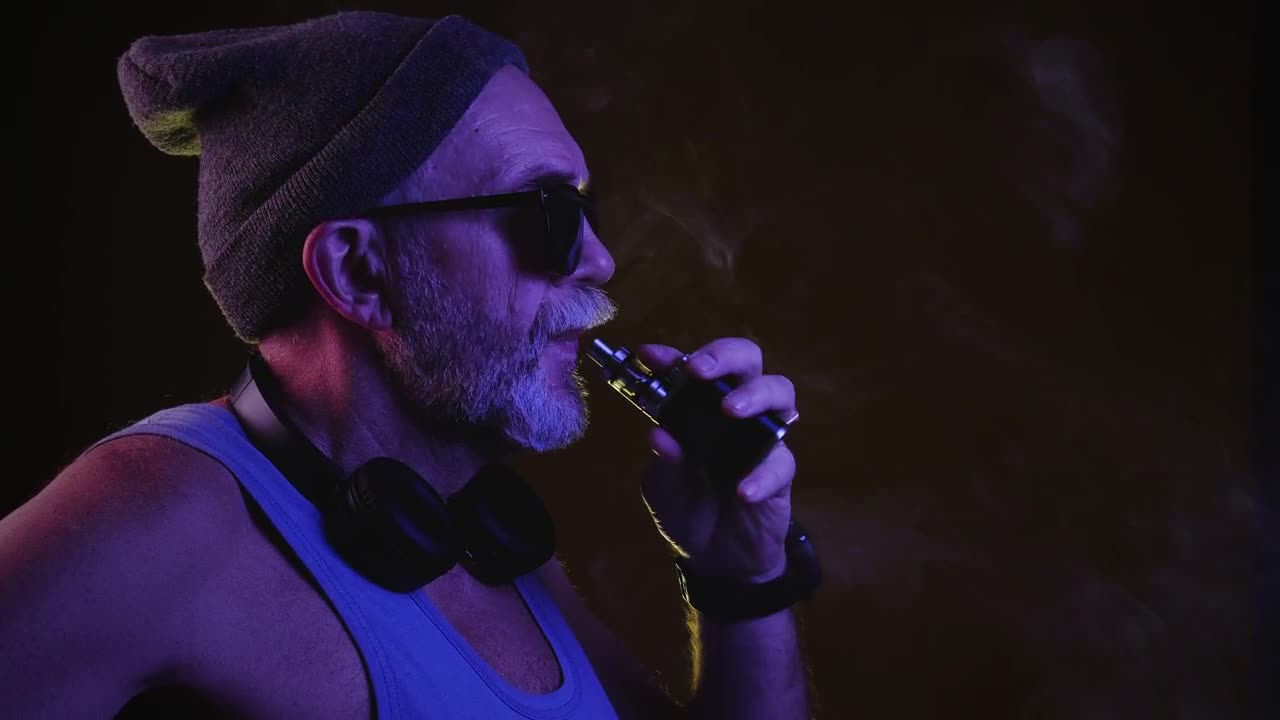 Stock Video Hipster Mature Man Vaping Animated Wallpaper - Free Download