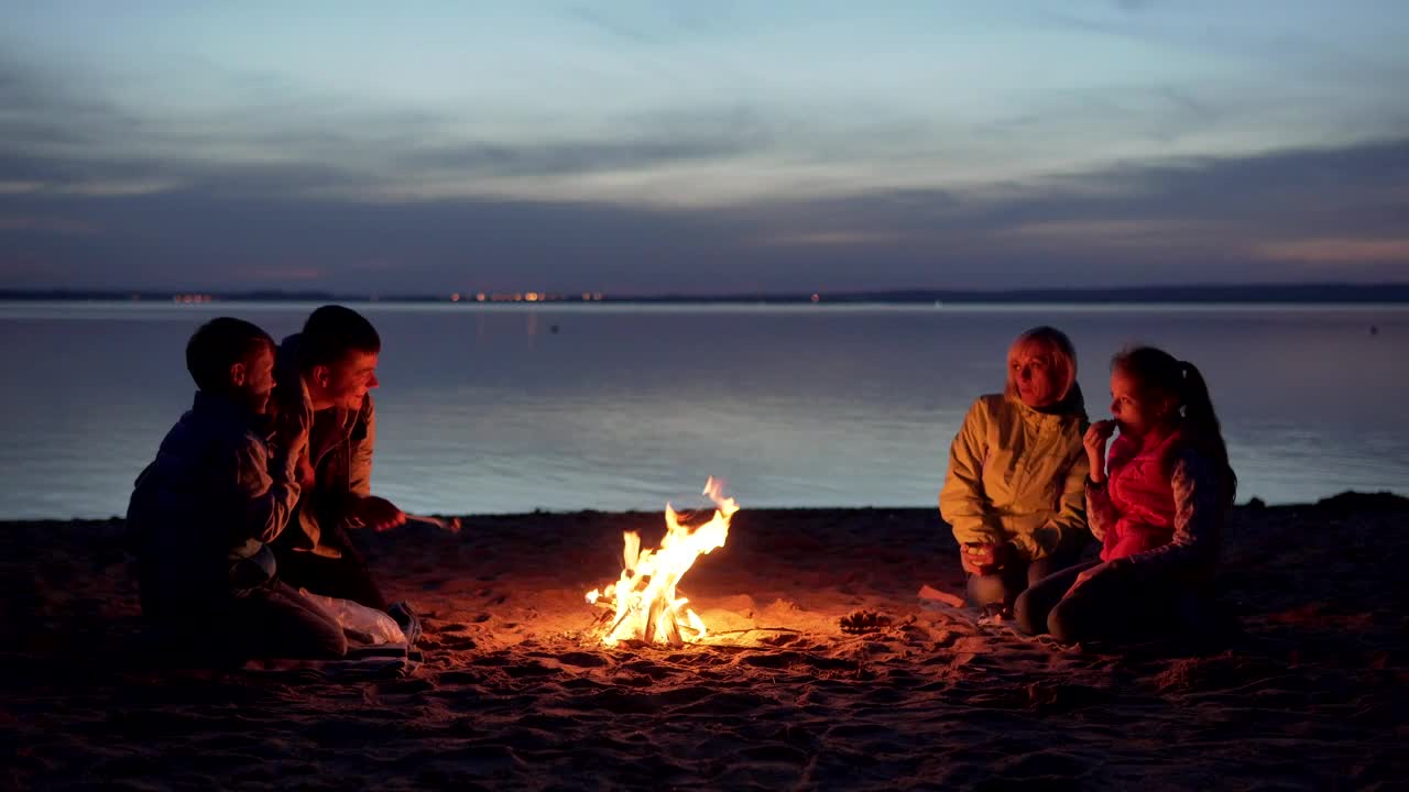 Stock Video Family Roasting Marshmallows Live Wallpaper For PC - Free Download