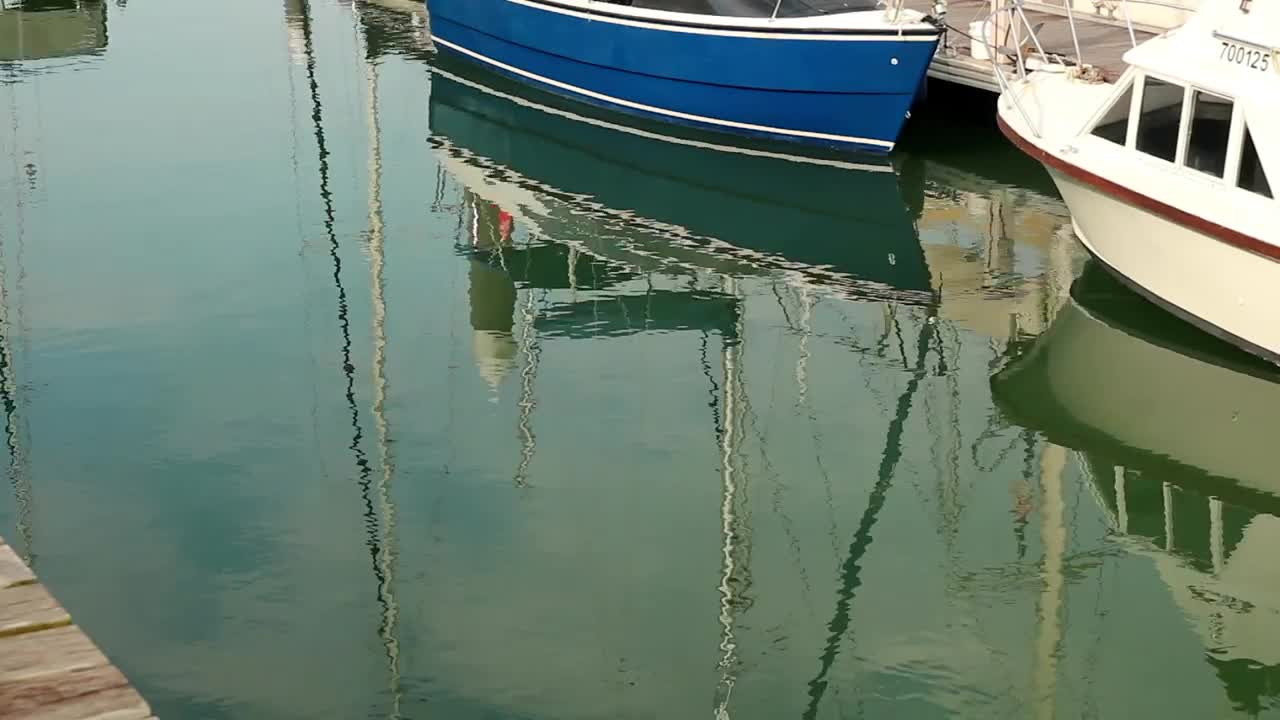 Free Stock Video Reflections Of Boats In A Harbor Live Wallpaper - Free Download