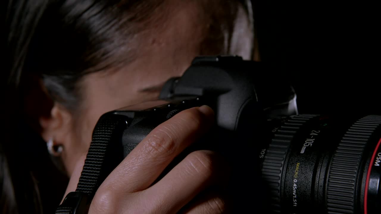 Video Stock Photographer Taking Pictures In A Studio Live Wallpaper Free - Free Download
