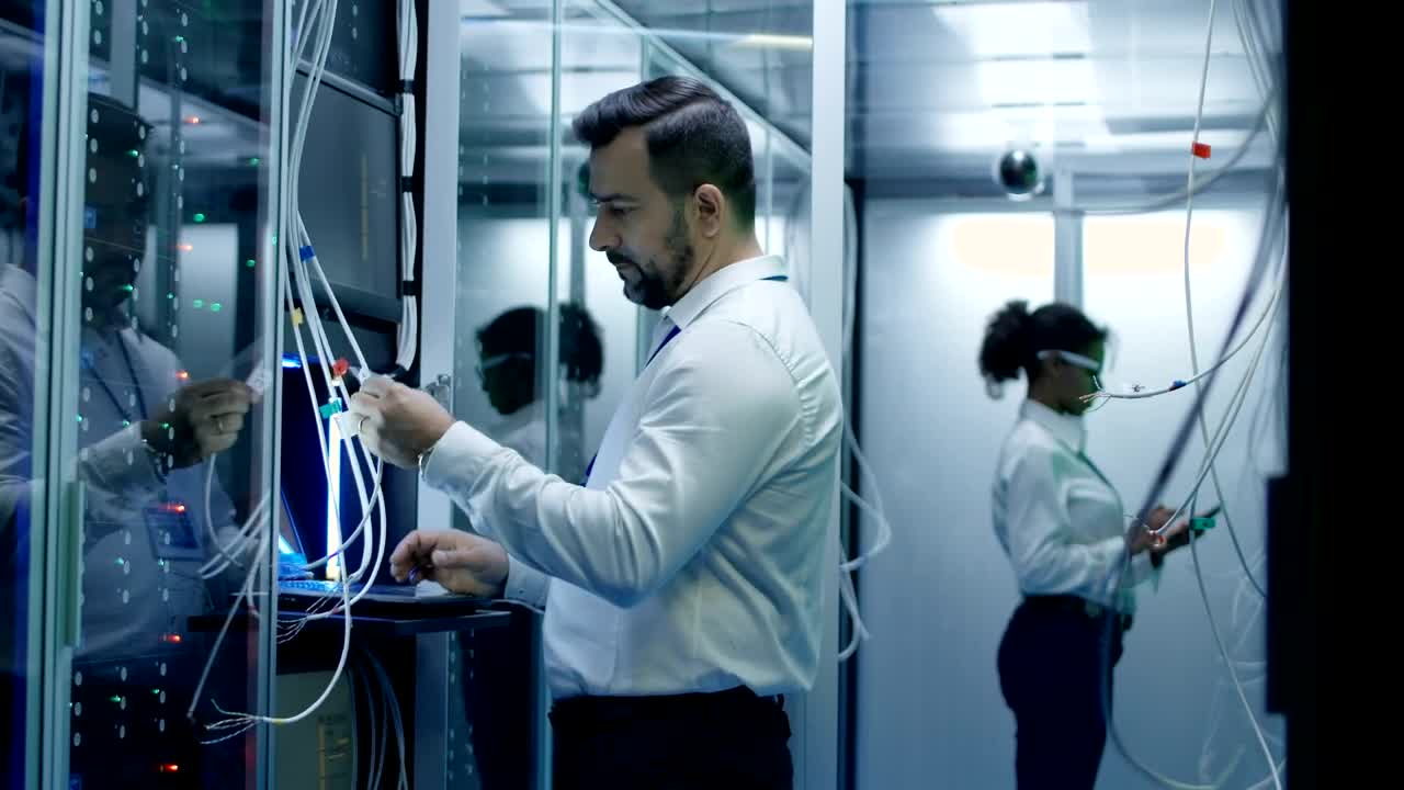 Stock Video Engineers Setting Up A Data Center Live Wallpaper For PC - Free Download