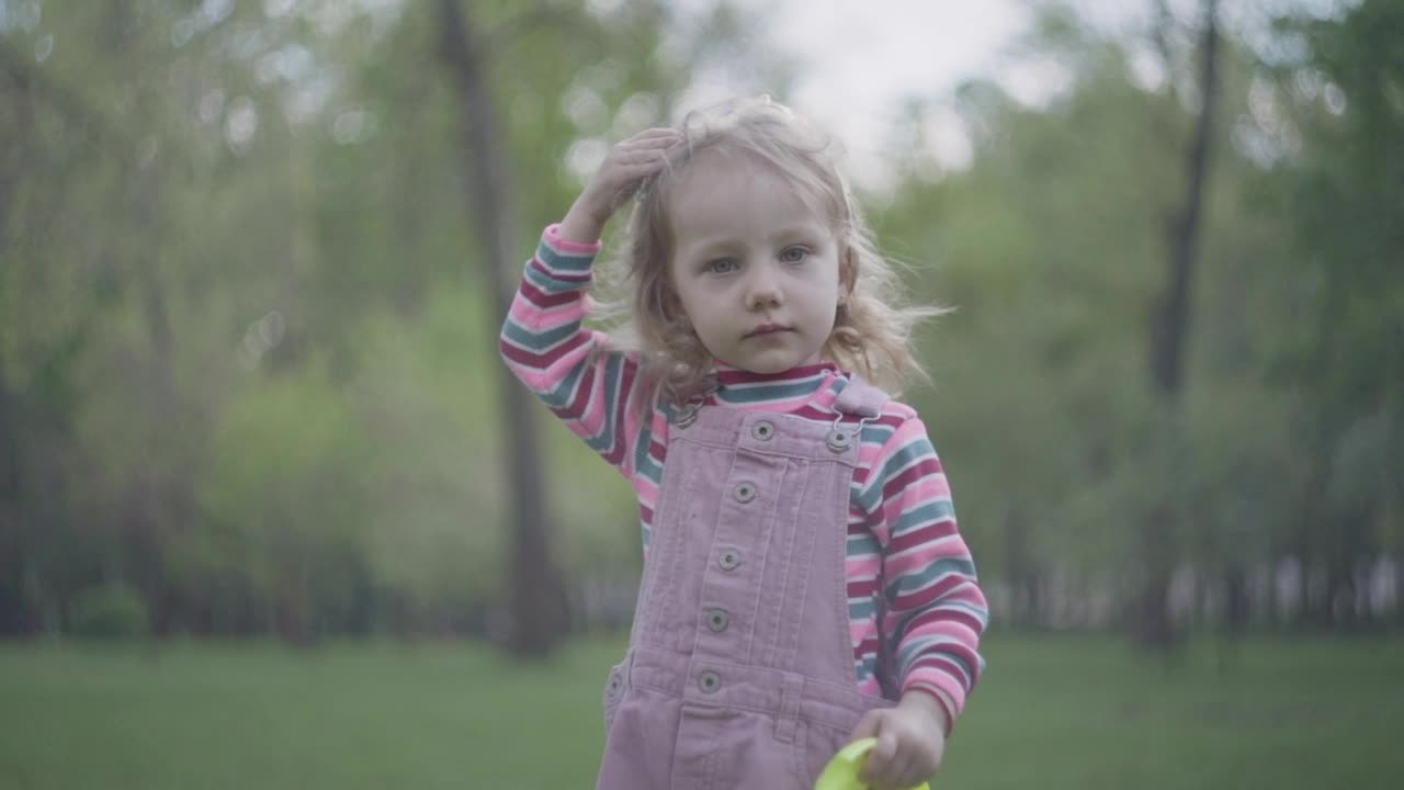 Stock Video Little Girl With Oversized Crown Plays In Park Animated Wallpaper - Free Download
