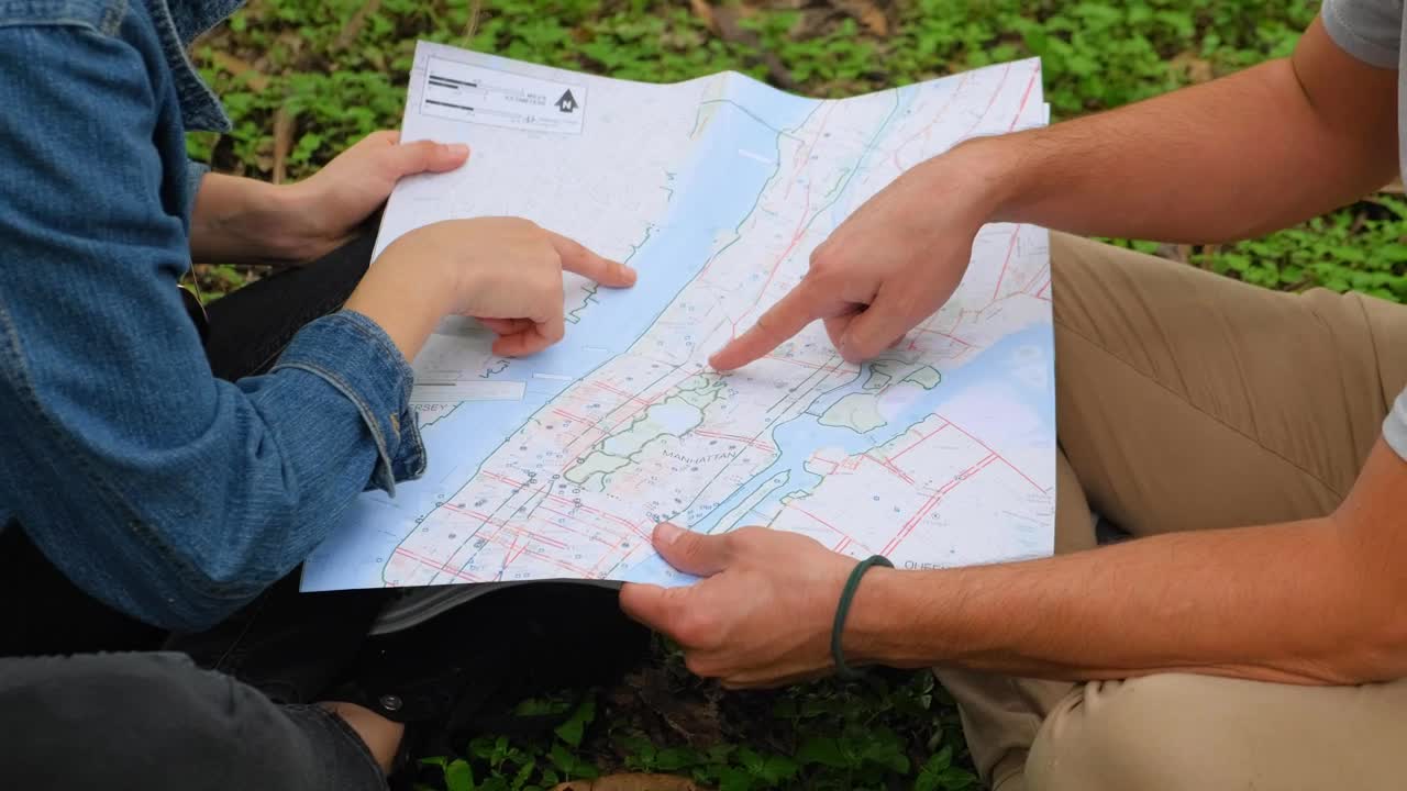 Stock Video Man And Woman In Nature Analyzing A Map Together Animated Wallpaper - Free Download