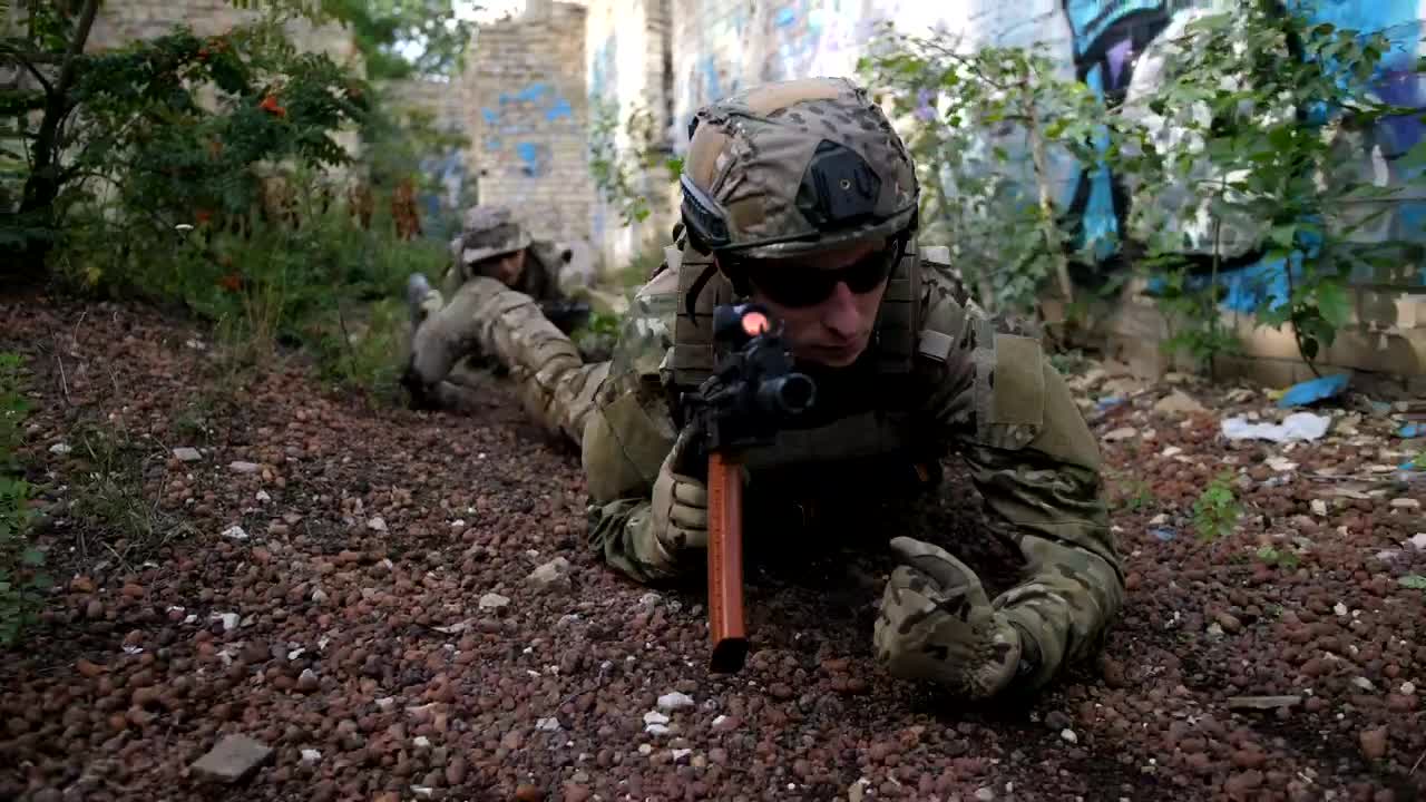 Free Video Stock Soldiers Crawling Across The Ground Live Wallpaper - Free Download