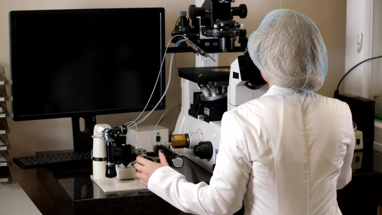Stock Video Microbiologist Using A Microscop Animated Wallpaper - Free Download