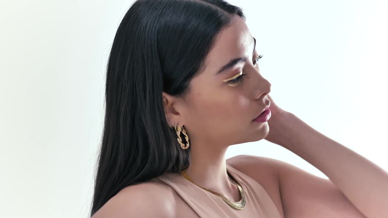 Video Stock Profile Of An Elegant Girl Modeling On A White Background Live Wallpaper Free - Free Download