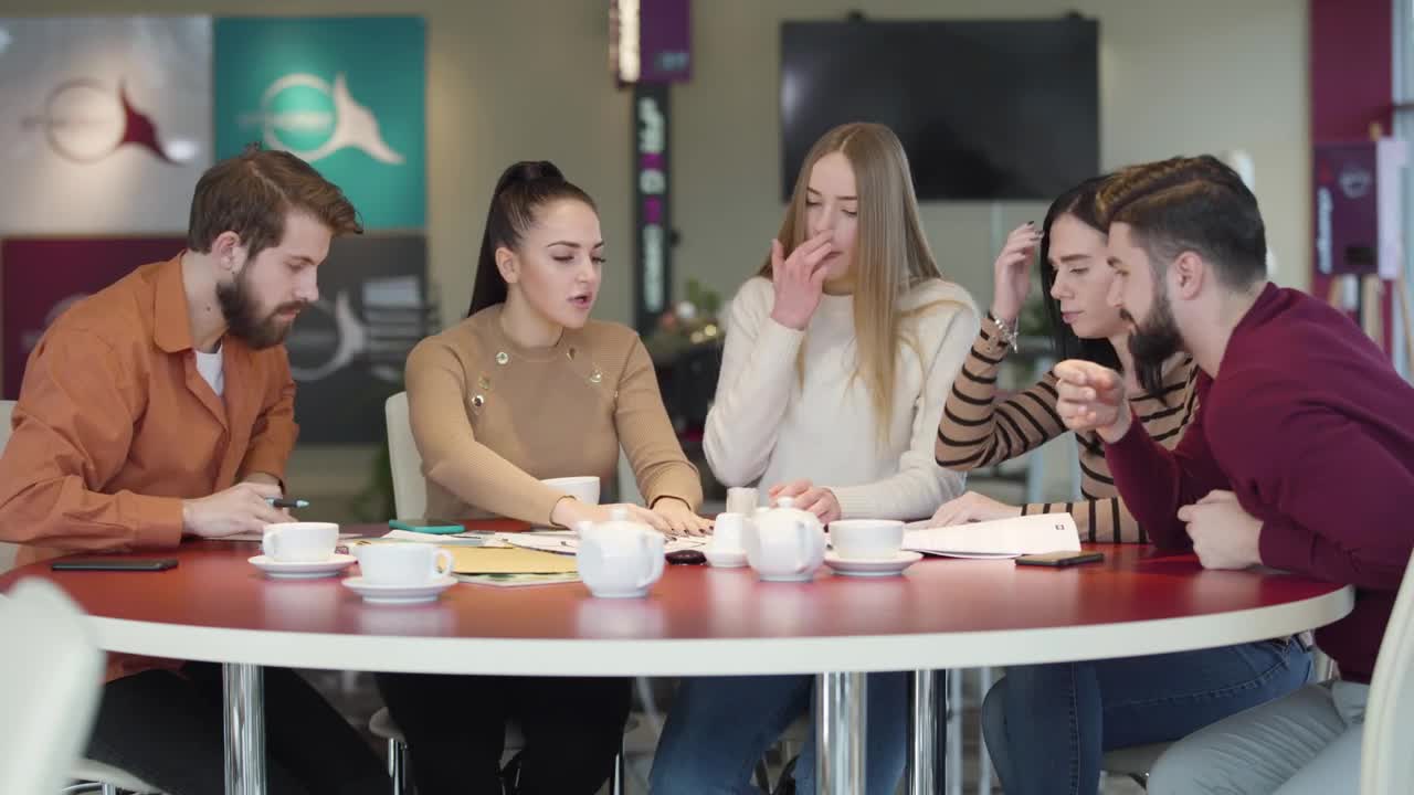 Free Video Stock Students In A Cafeteria Discussing An Assignment Live Wallpaper - Free Download