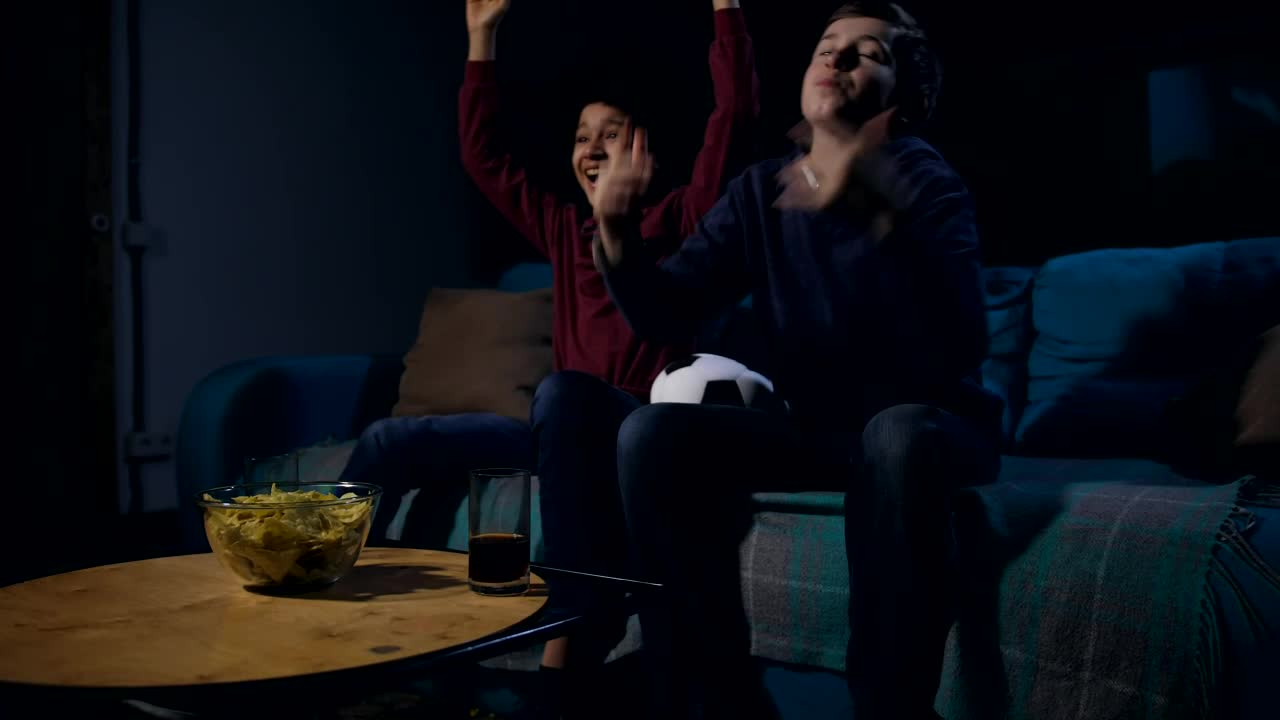 Video Stock Children On A Sofa With Snacks Watching A Movie Live Wallpaper For PC - Free Download