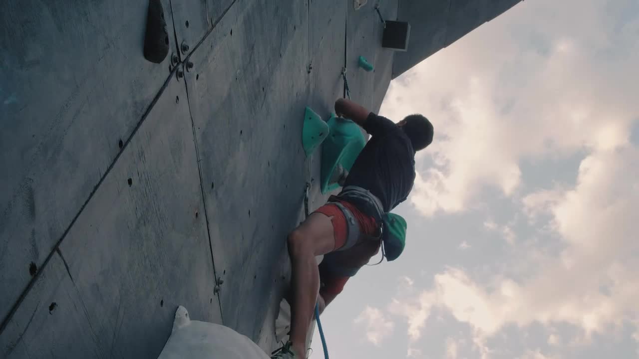 Stock Video Man Climbing To The Top Of A Mountaineering Wall Animated Wallpaper - Free Download