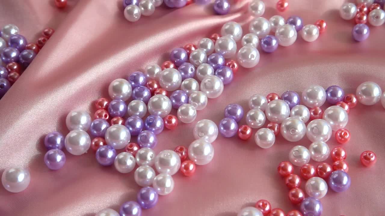 Stock Video Pearls On Silk Live Wallpaper - Free Download