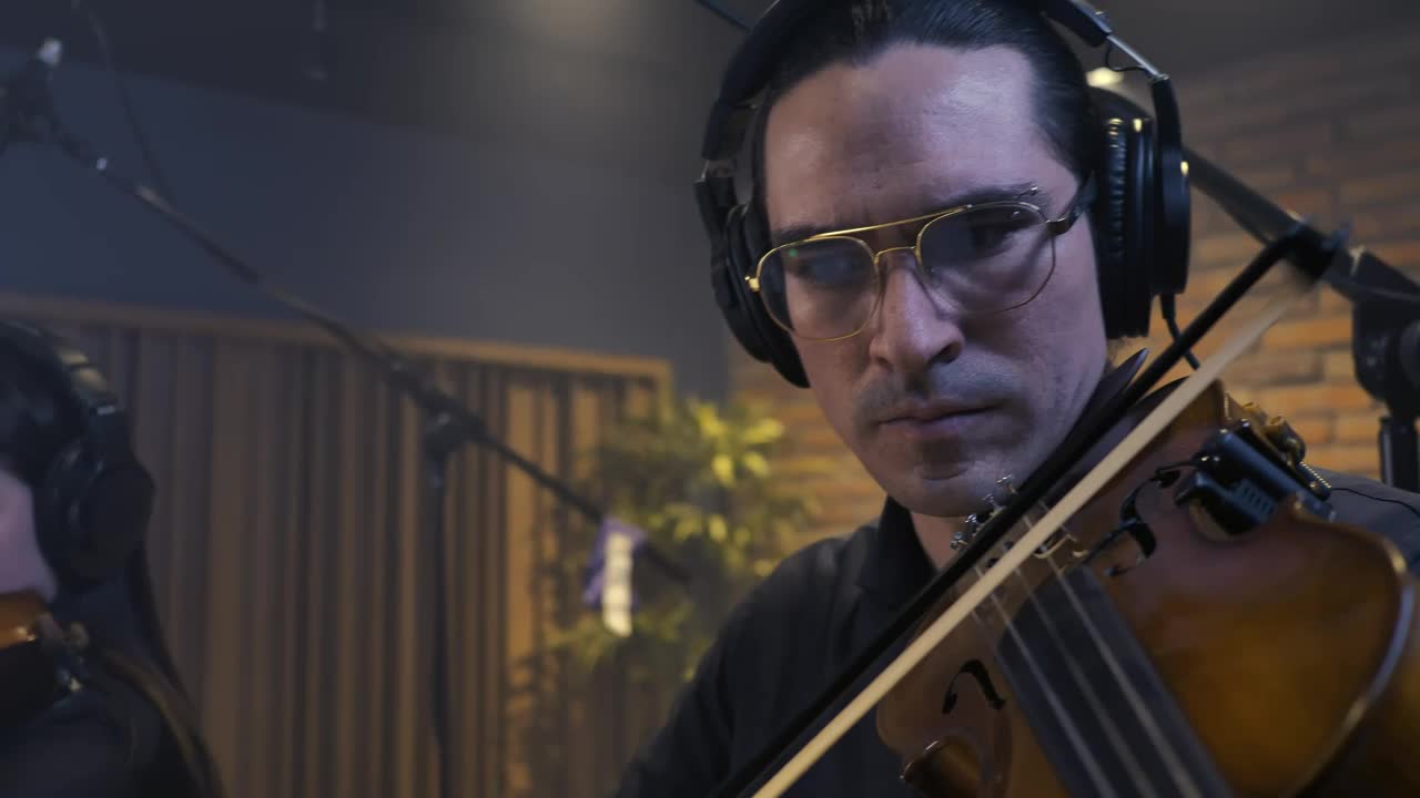 Free Stock Video Violinist Trio Playing In A Studio Booth Live Wallpaper - Free Download