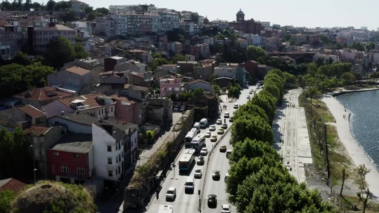 Free Video Stock traffic moving past waterfront houses Live Wallpaper - Free Download