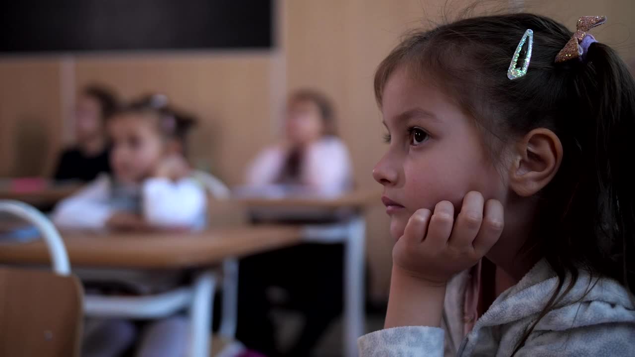 Free Video Stock Students At Their Desks Live Wallpaper - Free Download