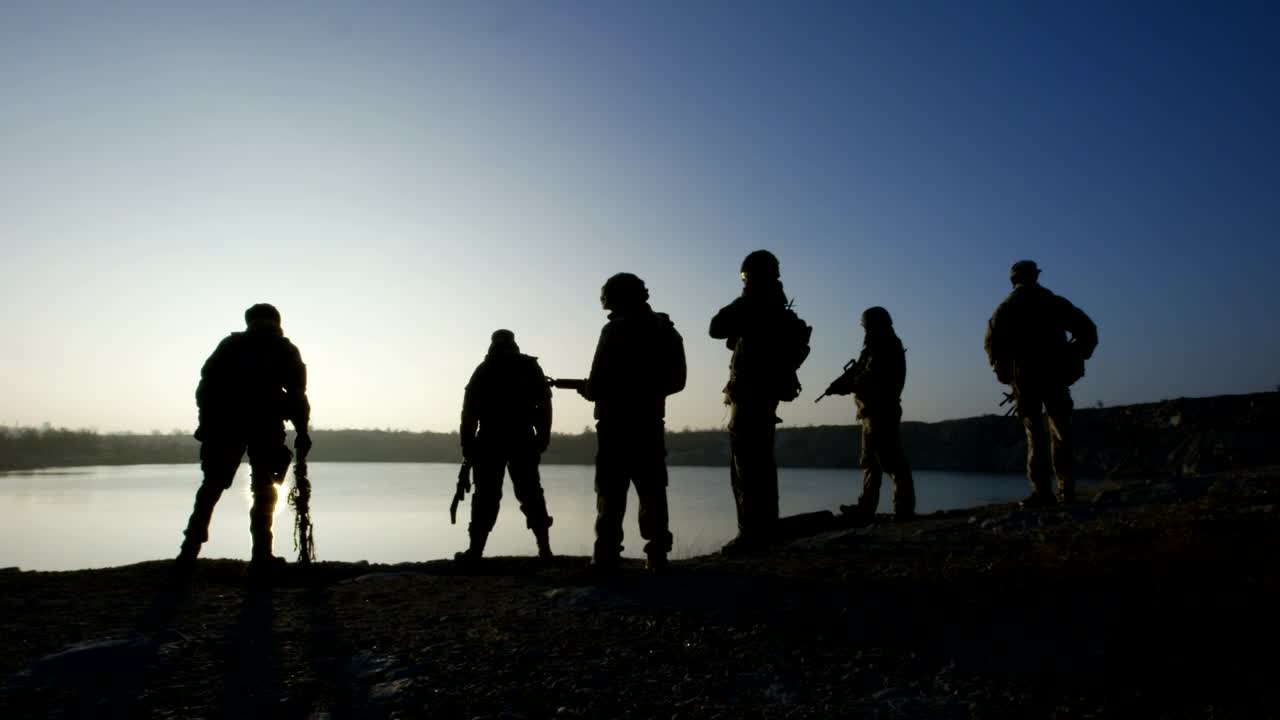 Free Stock Video Silhouettes Of Soldiers In The Sunset Live Wallpaper - Free Download