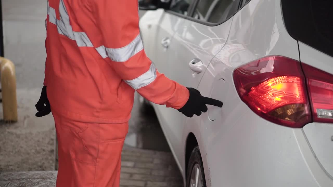Stock Video Filling Up A Car With Petrol Live Wallpaper For PC - Free Download