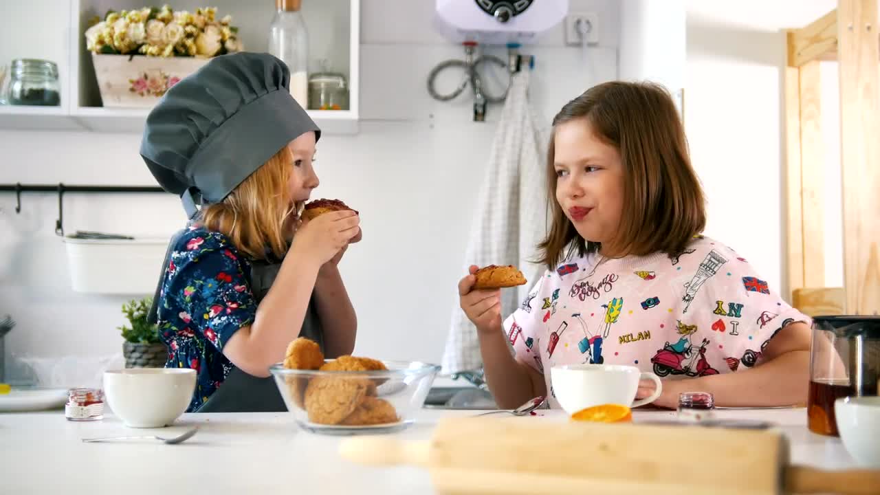 Free Stock Video Two Girls In A Kitchen Eating Fresh Cookies Live Wallpaper - Free Download
