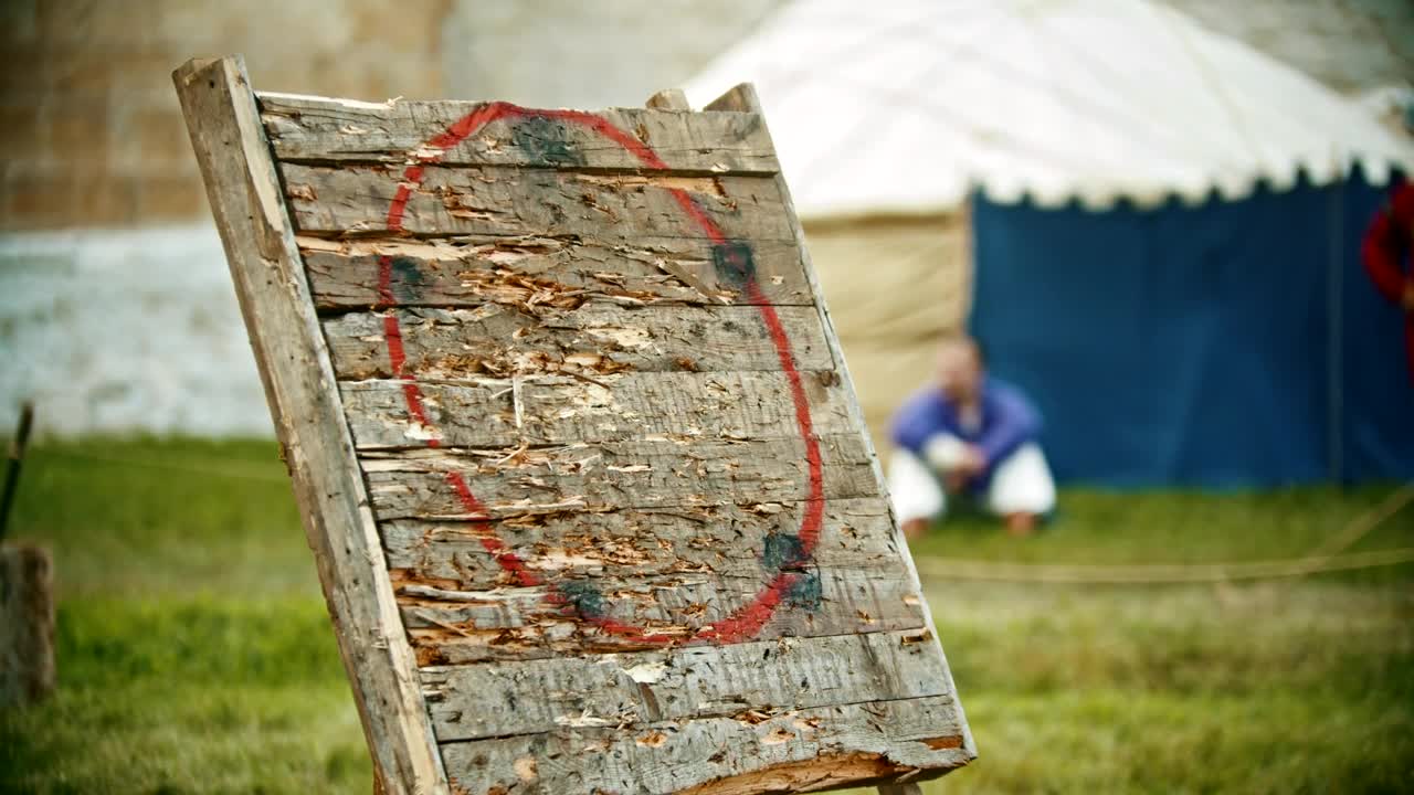 Free Video Stock the spear hits the target circle Live Wallpaper - Free Download