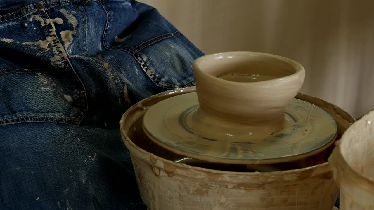 Video Stock Ceramic Artist Working With Raw Clay Live Wallpaper For PC - Free Download