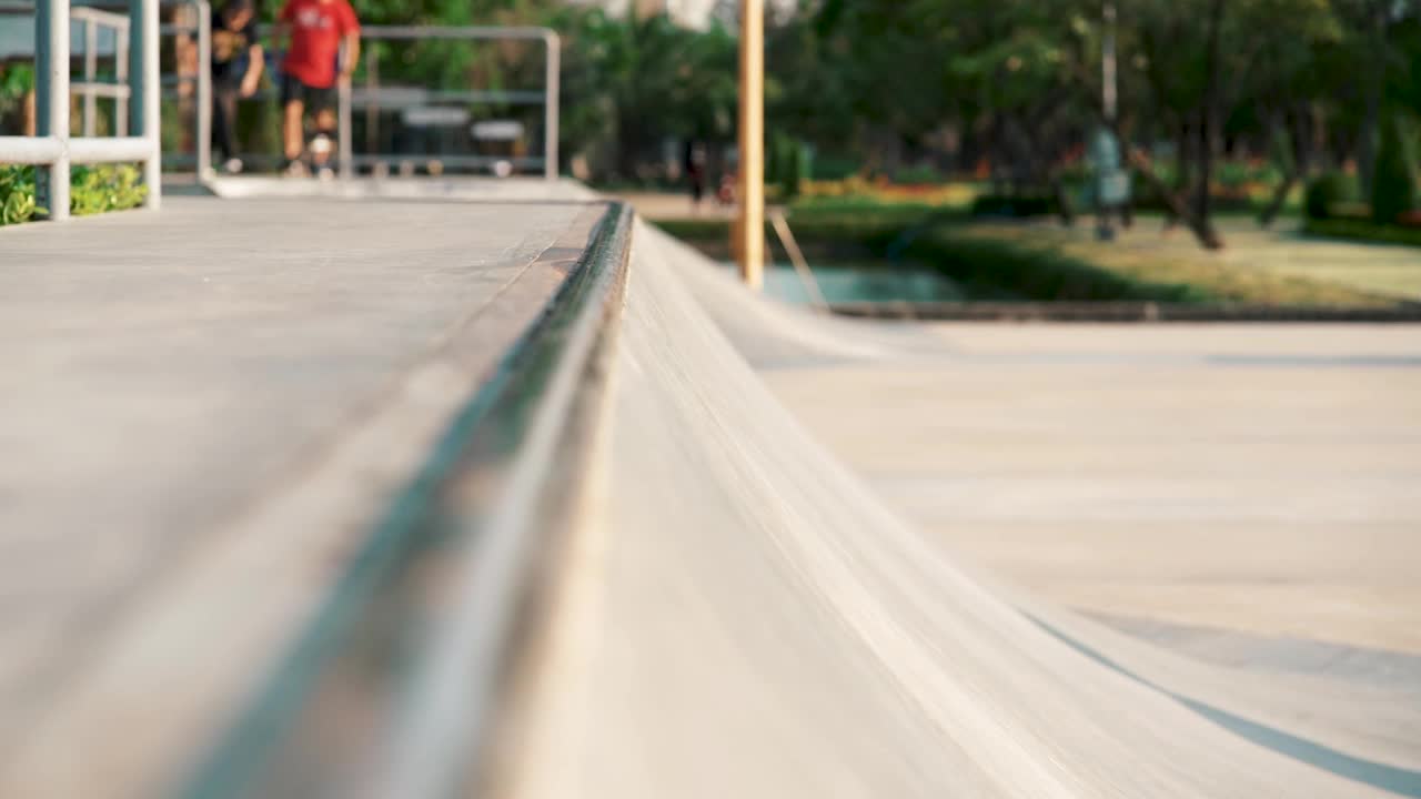 Free Stock Video Skateboarder Sliding Down The Edge Of A Ramp Live Wallpaper - Free Download