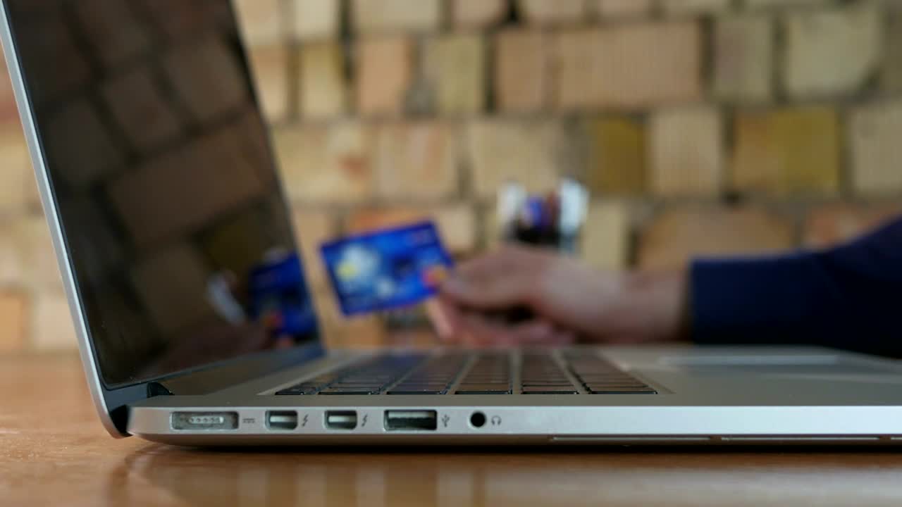 Stock Video Man Shopping Onlin Animated Wallpaper - Free Download