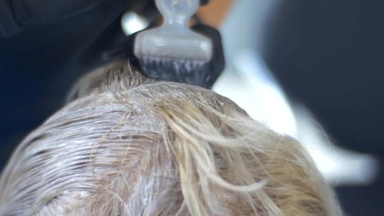 Stock Video Hairstylist Applying Hair Dye Live Wallpaper For PC - Free Download