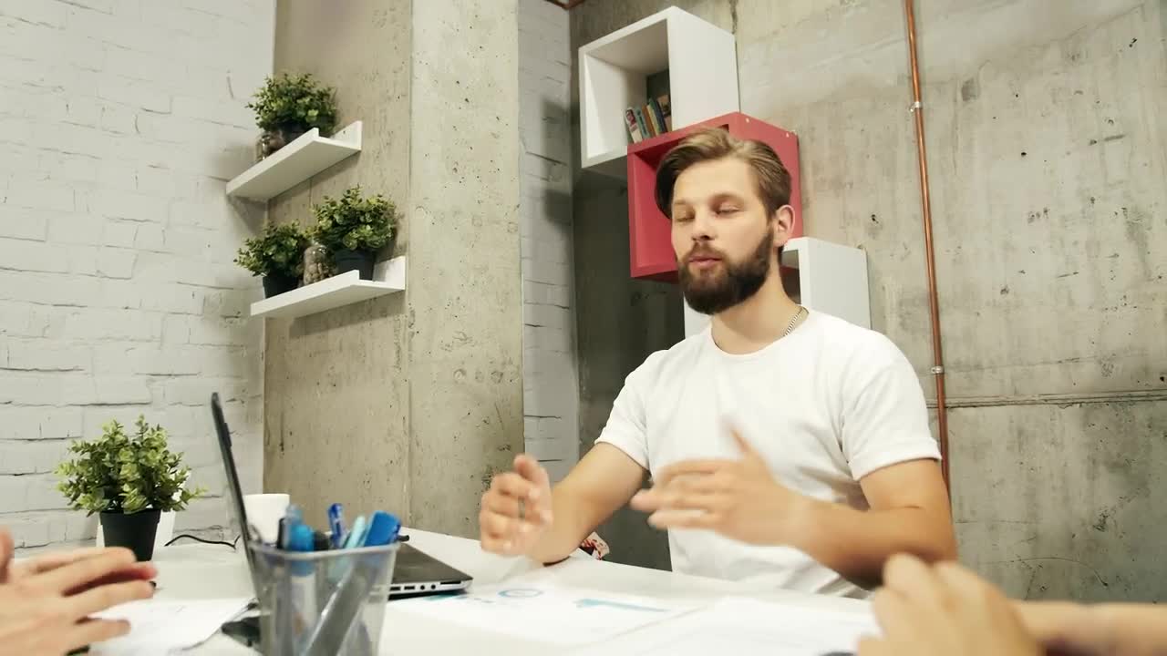 Stock Video Man Shares Idea With Creative Team At Meetin Animated Wallpaper - Free Download