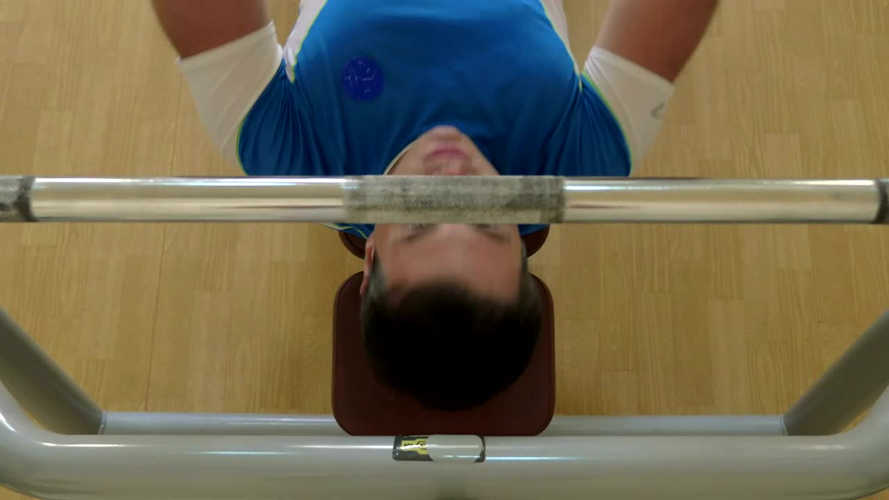 Free Video Stock Strong Man Lifting In The Gym Live Wallpaper - Free Download