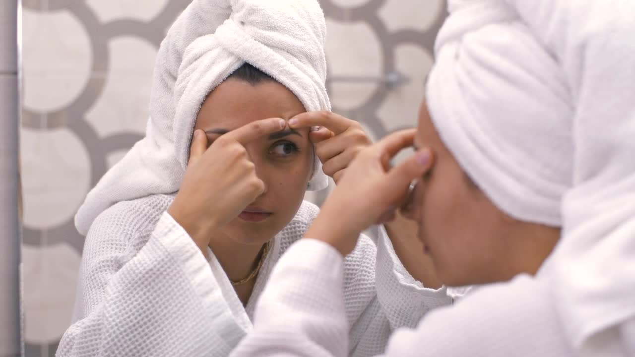 Free Stock Video Woman Squeezes Pimples From Her Face Live Wallpaper - Free Download