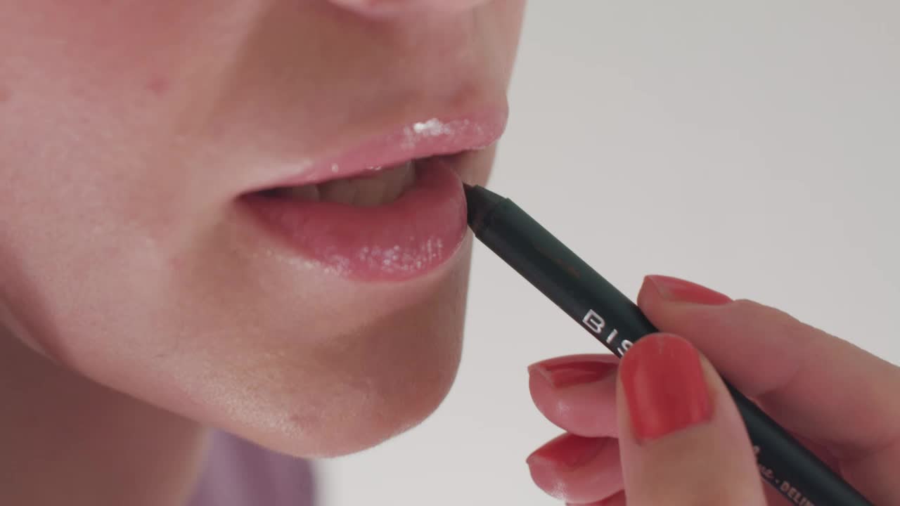 Free Stock Video Woman Painting Her Lips Live Wallpaper - Free Download