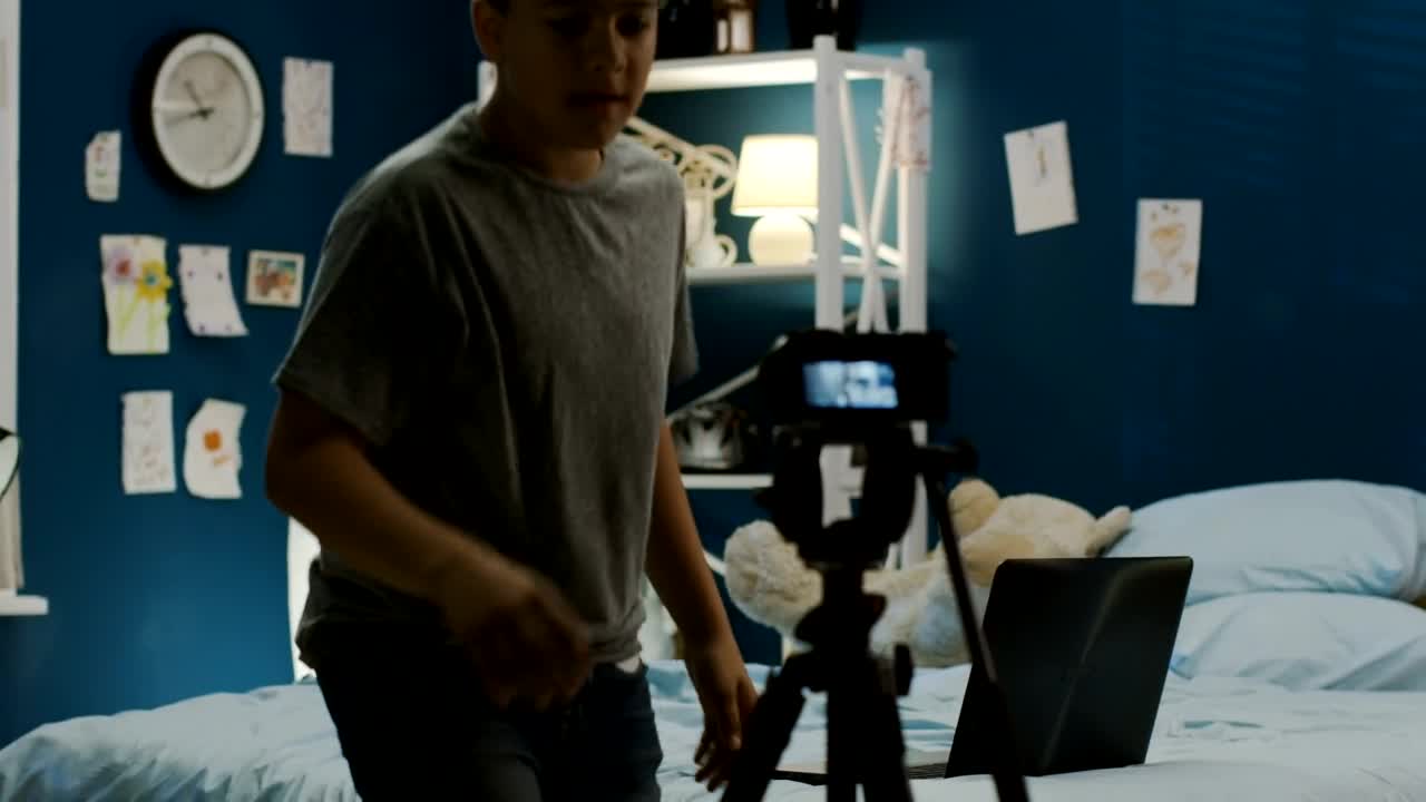 Free Video Stock teen boy filming himself in the bedroom Live Wallpaper - Free Download