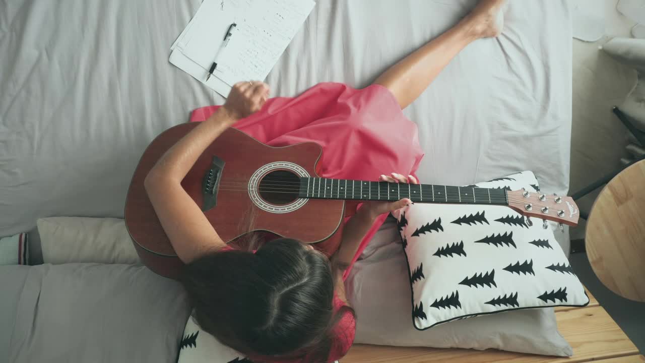 Free Stock Video Woman Playing The Acoustic Guitar On The Bed Live Wallpaper - Free Download
