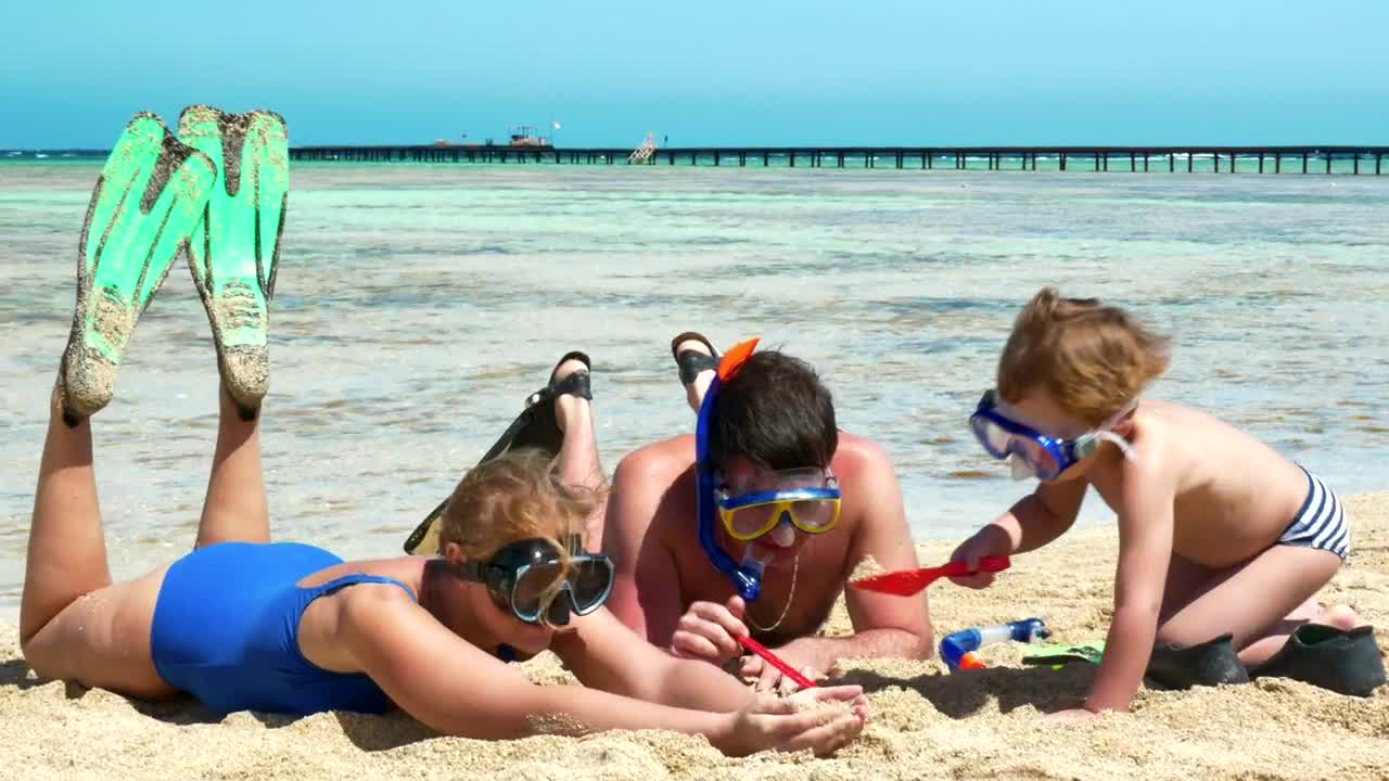 Stock Video Digging In The Sand With A Toy Shovel Live Wallpaper For PC - Free Download