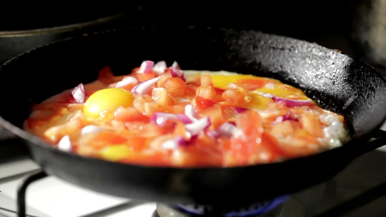 Stock Video Creating Vegetable Omelette Live Wallpaper For PC - Free Download