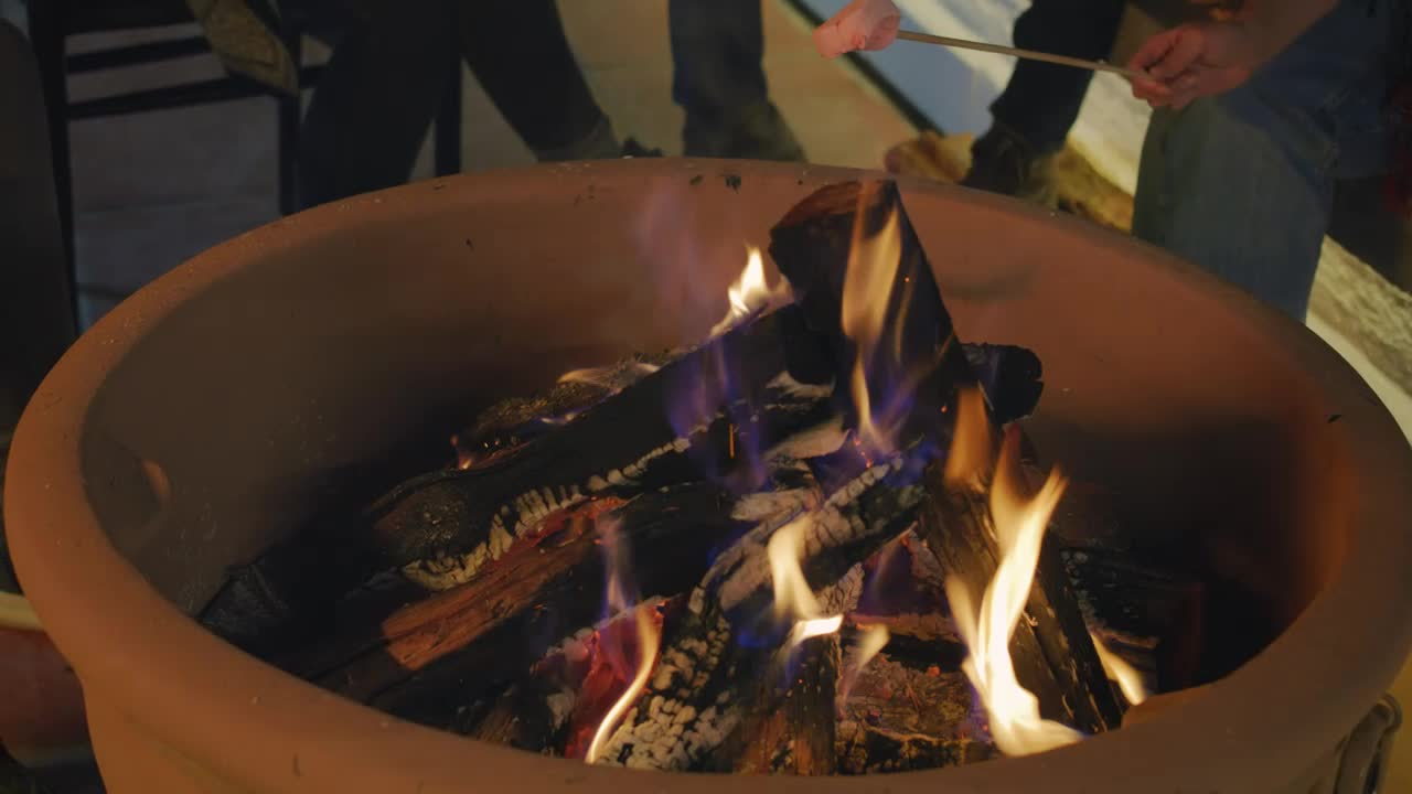 Stock Video People Burning Marshmallows Over A Campfire Live Wallpaper - Free Download