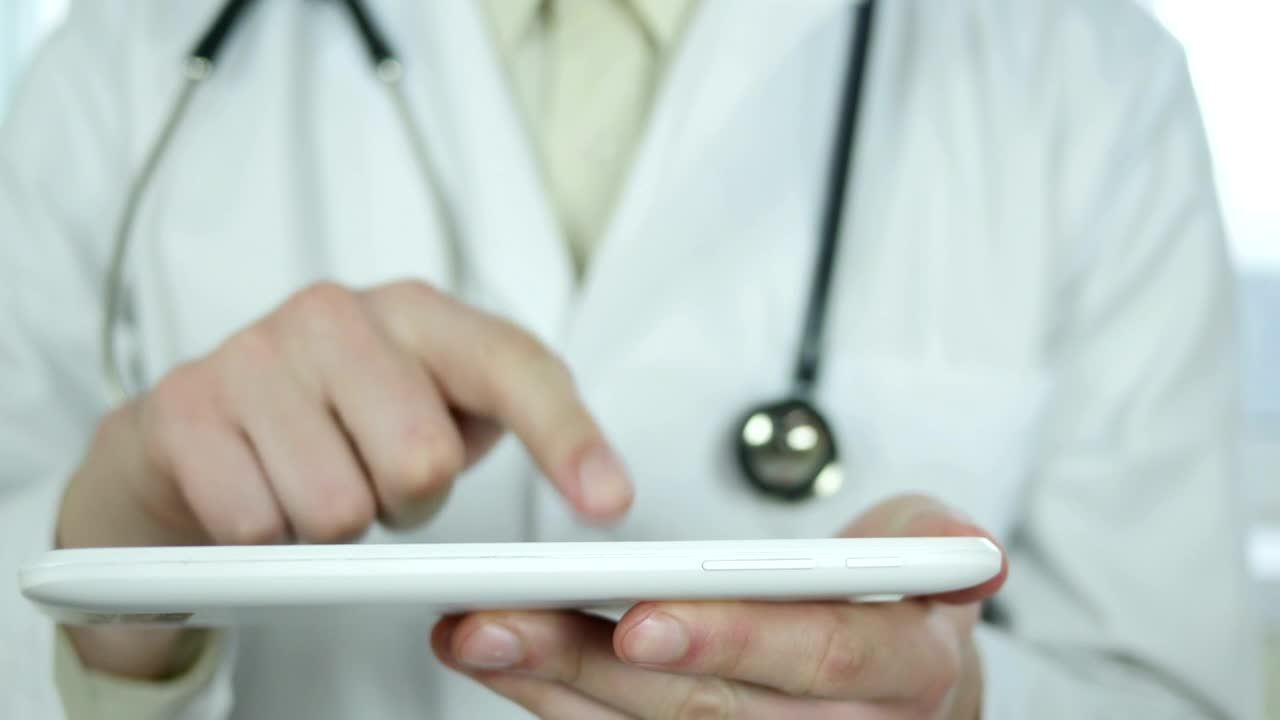 Stock Video Doctor Using The Tablet With The Fingers Live Wallpaper For PC - Free Download