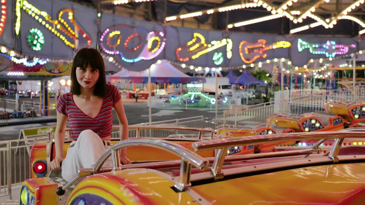 Free Video Stock Smiling Woman Sitting On An Orange Fair Game Live Wallpaper - Free Download