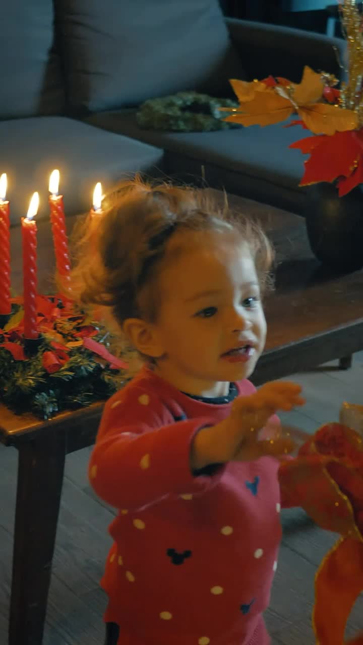 Free Stock Video Young Mother With Her Little Daughter Decorating A Christmas Tree Live Wallpaper - Free Download