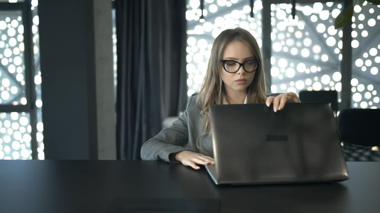 Stock Video Female Lawyer Starts Working With Her Laptop Live Wallpaper For PC - Free Download