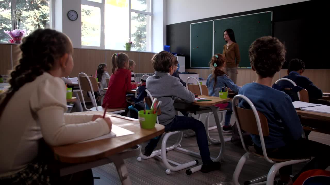 Video Stock Classroom With Children Raising Their Hands Live Wallpaper For PC - Free Download