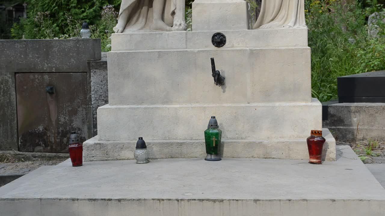 Free Video Stock Statues In A Cemetery Live Wallpaper - Free Download
