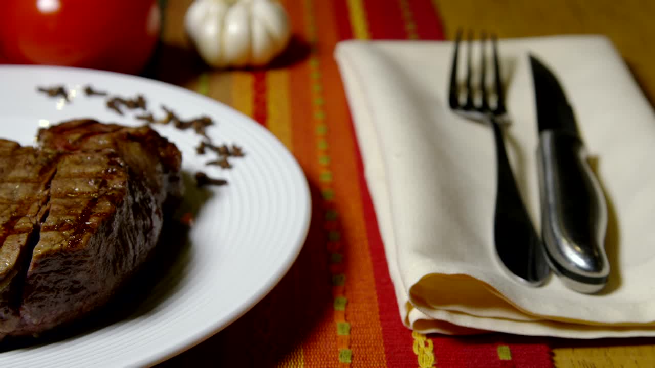 Free Video Stock Steak Served With Simple Vegetables Live Wallpaper - Free Download