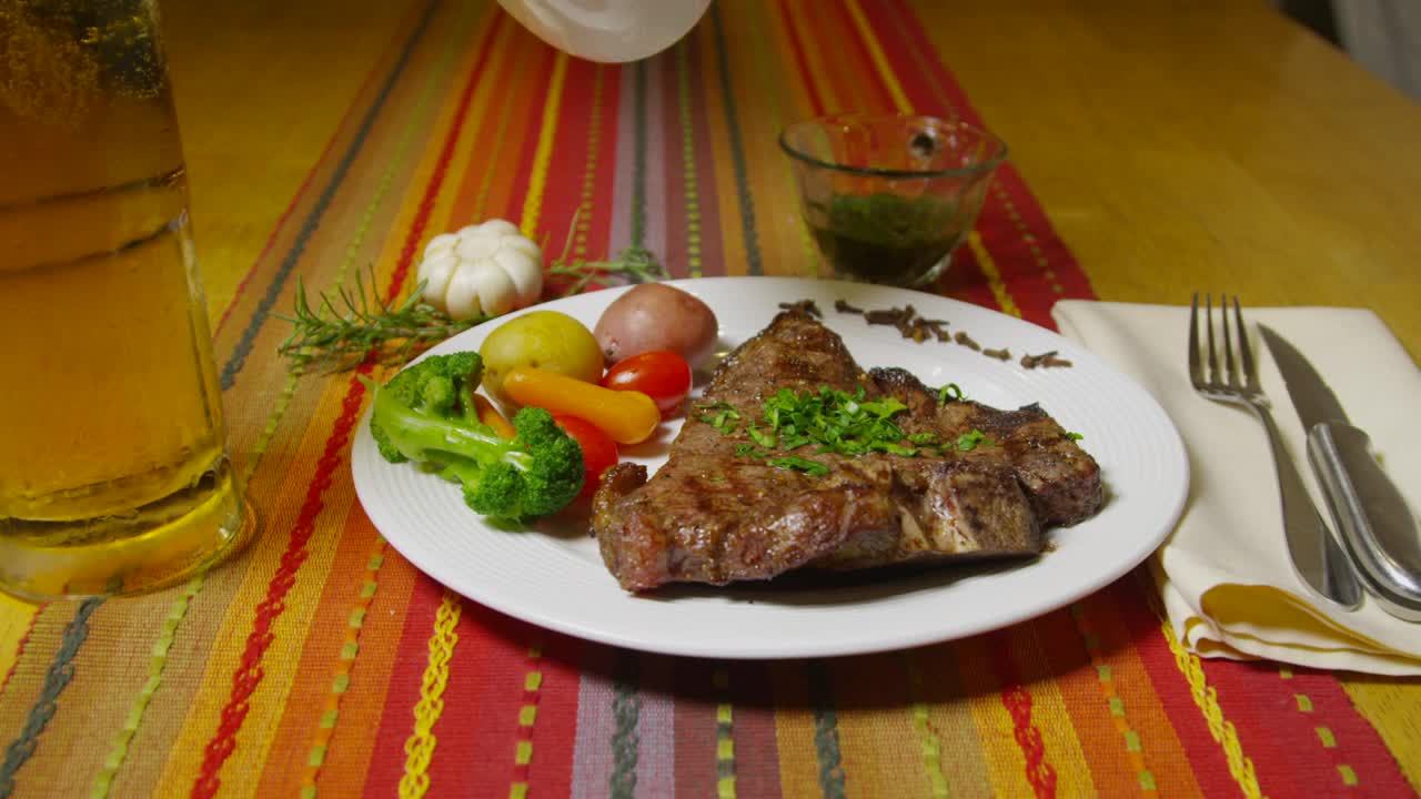 Video Stock Pouring Oil On Vegetables Live Wallpaper Free - Free Download