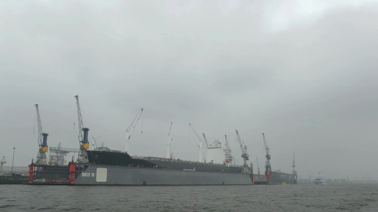 Video Stock Cargo Being Loaded Onto A Ship Live Wallpaper For PC - Free Download