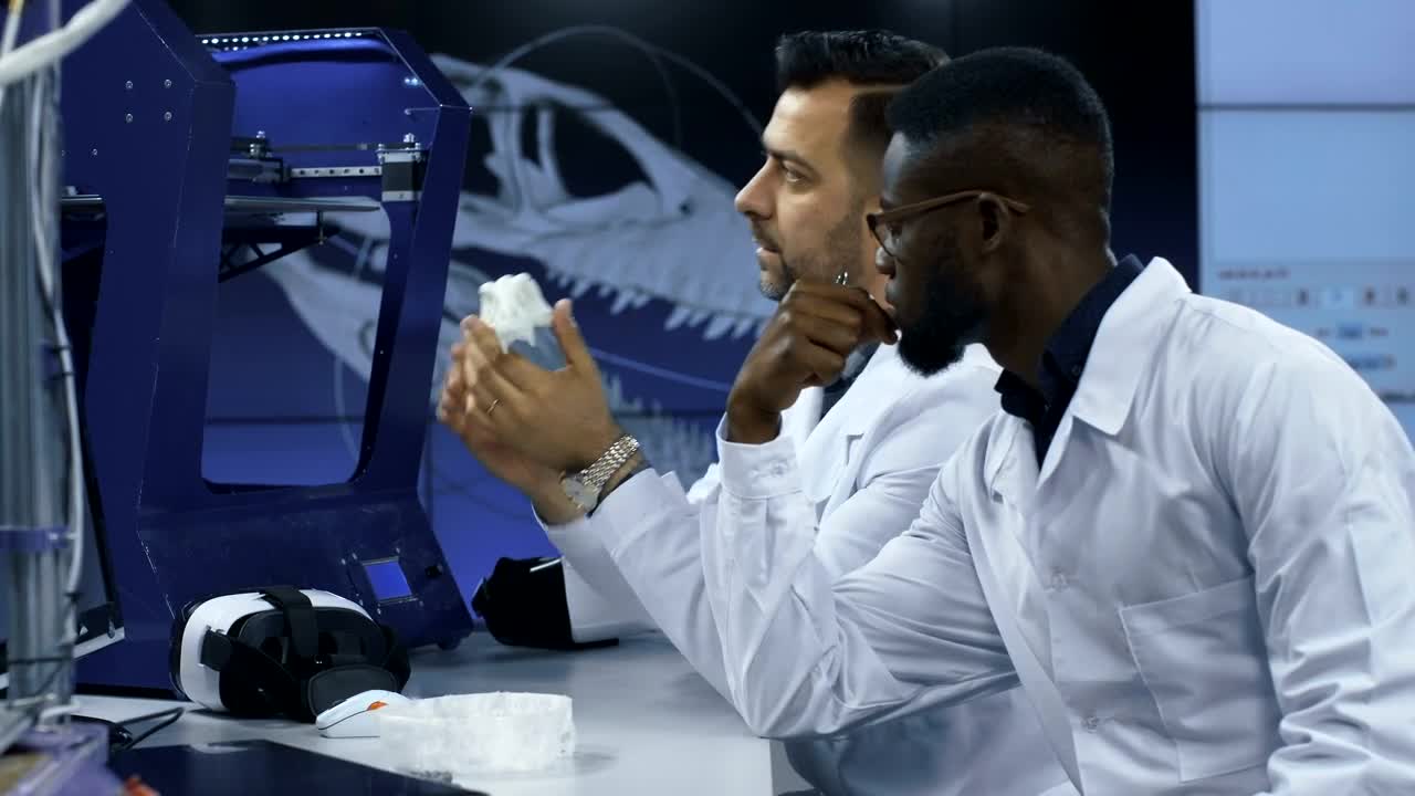 Free Stock Video Scientists With D Printing Object Live Wallpaper - Free Download