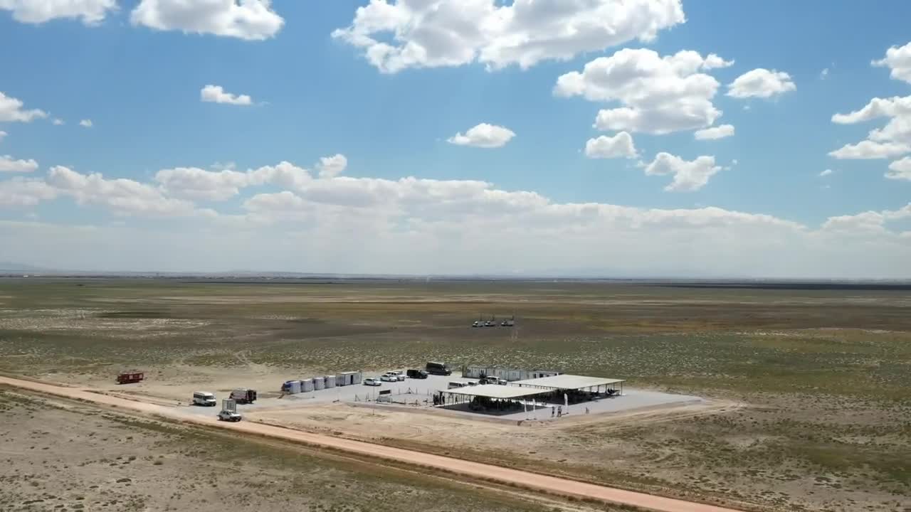 Stock Video Facility In The Desert Live Wallpaper For PC - Free Download