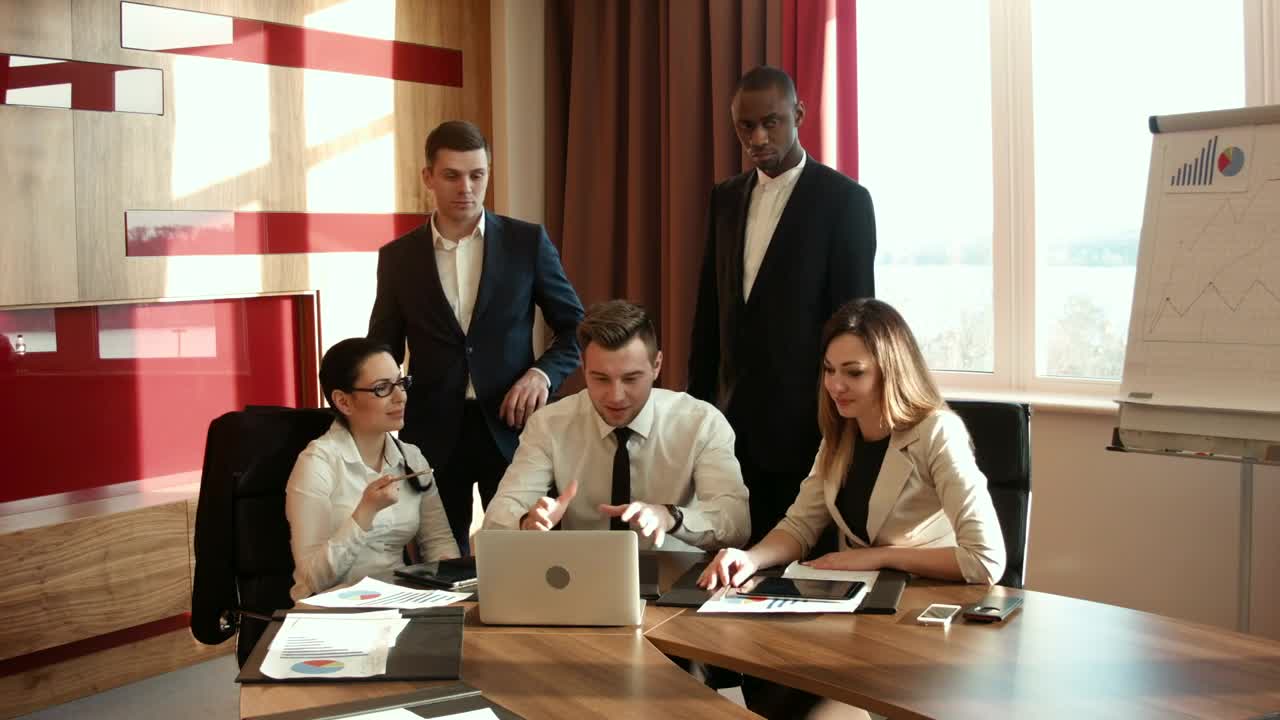 Video Stock Businessmen Disappointed In Front Of The Computer Live Wallpaper For PC - Free Download